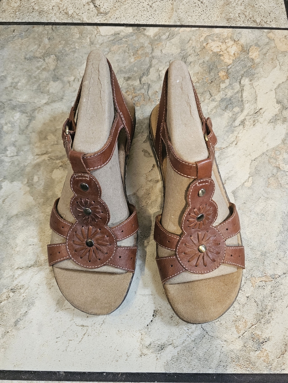 SOUL Naturalizer Brown Leather Floral T-Strap Wedge Sandals - Picture 2 of 6